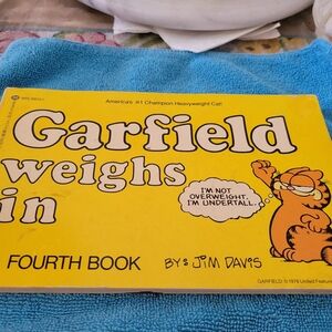 Vintage Garfield Weighs In Fourth Book